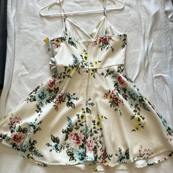 Short summer floral dress - Picture 3 of 3